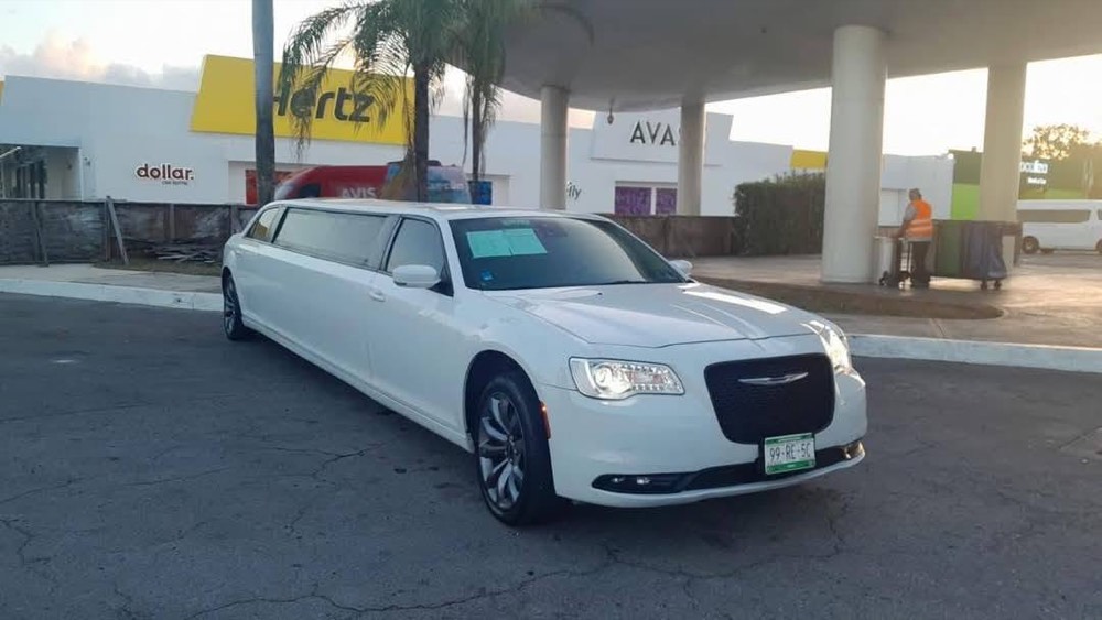 Chrysler 300 stretch limousine